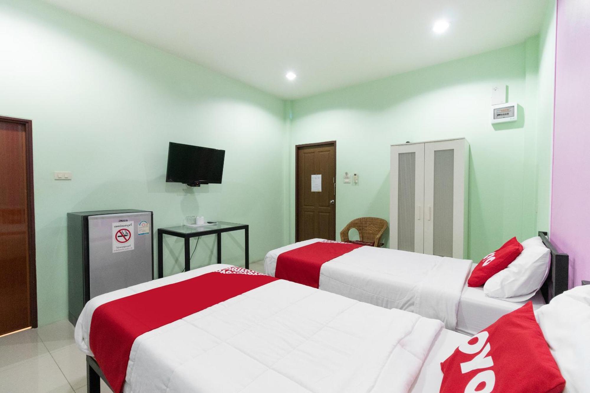 Oyo 1163 Eden Hostel Phuket Exterior foto