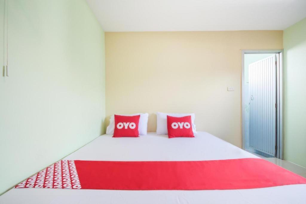 Oyo 1163 Eden Hostel Phuket Exterior foto