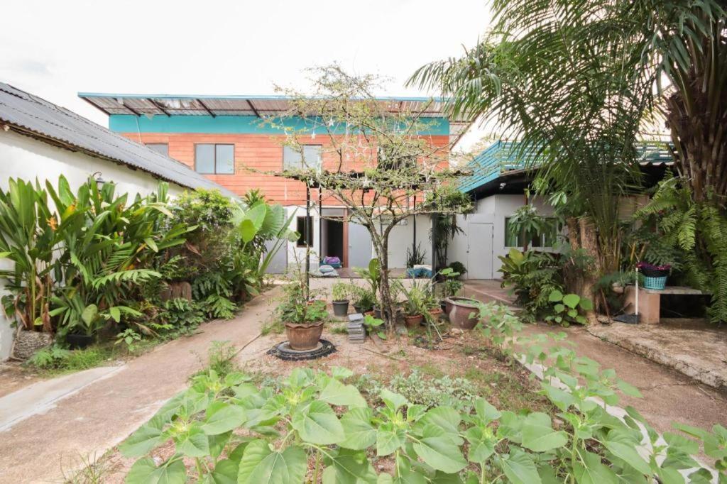 Oyo 1163 Eden Hostel Phuket Exterior foto