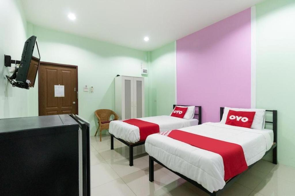 Oyo 1163 Eden Hostel Phuket Exterior foto