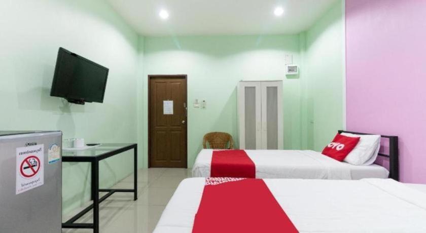 Oyo 1163 Eden Hostel Phuket Exterior foto