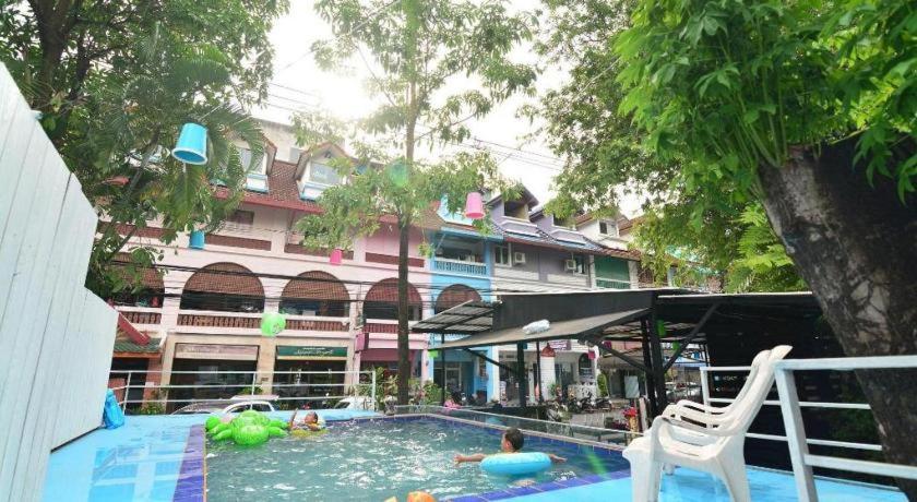 Oyo 1163 Eden Hostel Phuket Exterior foto