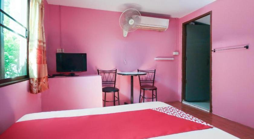 Oyo 1163 Eden Hostel Phuket Exterior foto