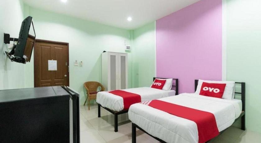 Oyo 1163 Eden Hostel Phuket Exterior foto